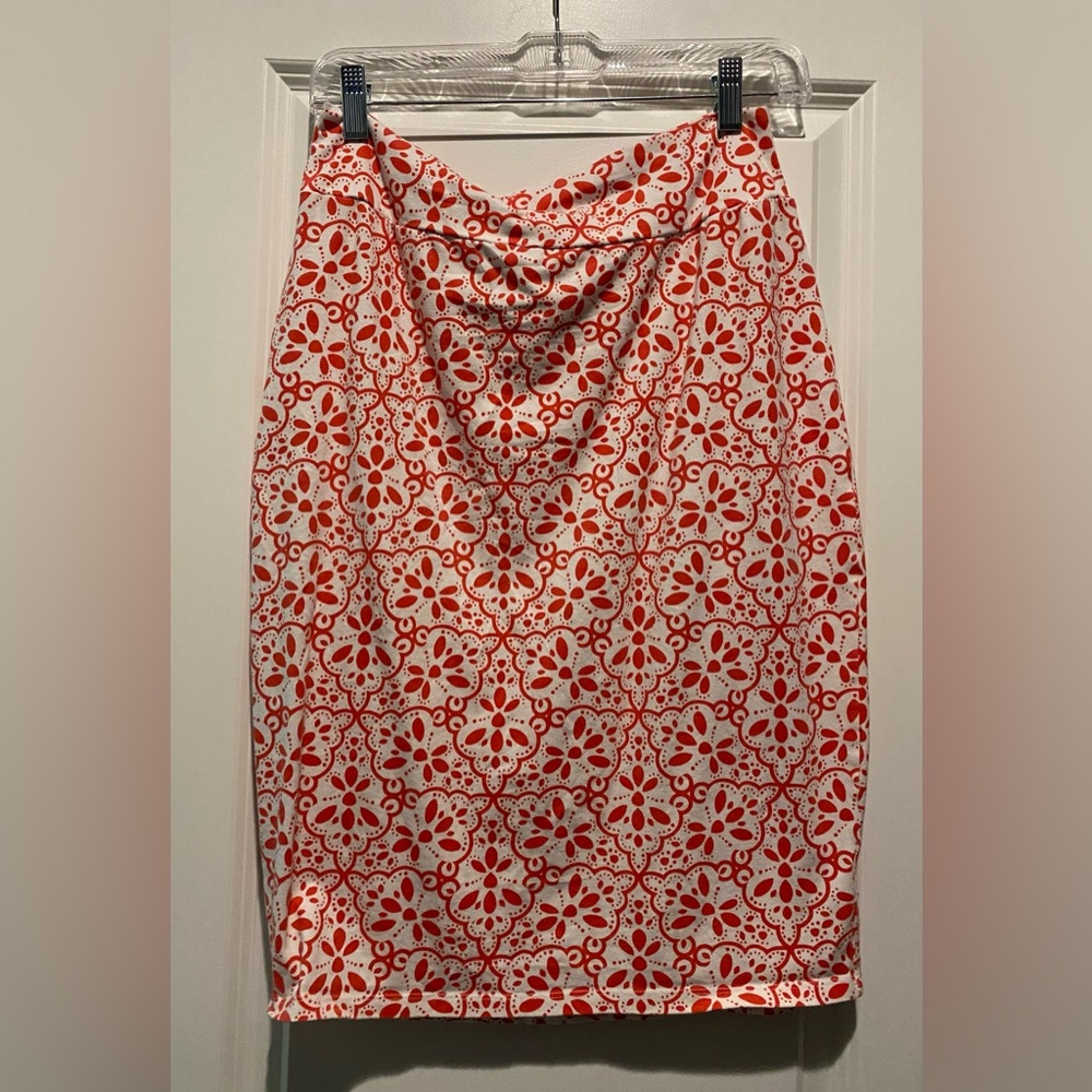 Women’s orange patterned stretchy pencil skirt. Size M. Like new condition!